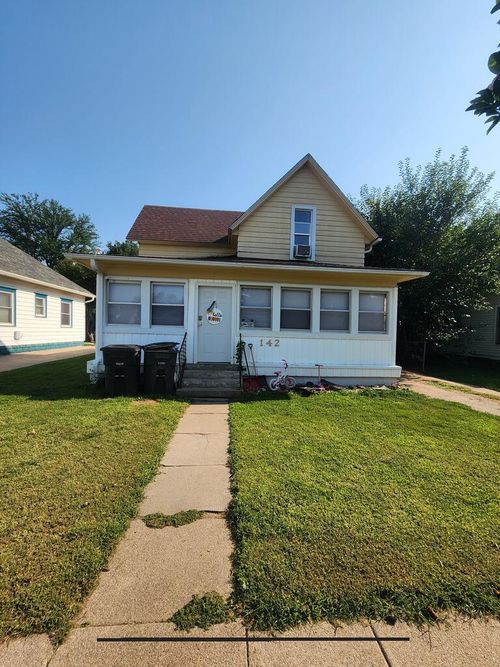 142 E 4th St, Hastings, NE, 68901-5224 | Card Image