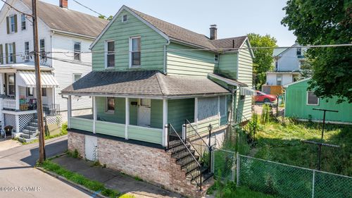 220 Walnut St, Milton, PA, 17847-1826 | Card Image