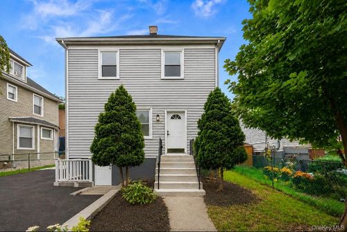 18 Anna St, Nyack, NY, 10960-2402 | Card Image