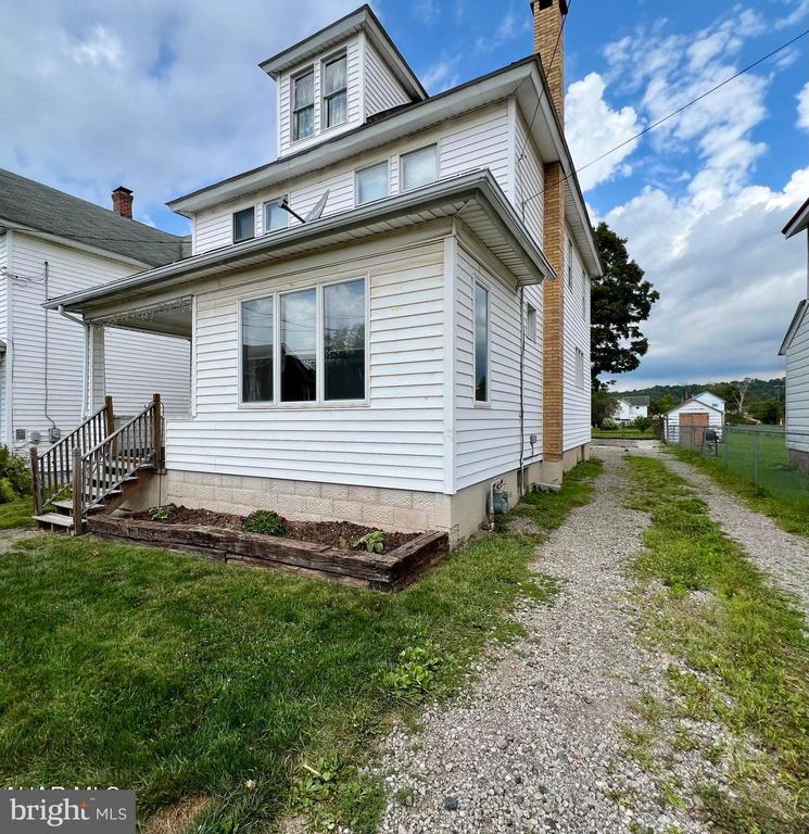Caldwell Ave, Portage, PA 15946