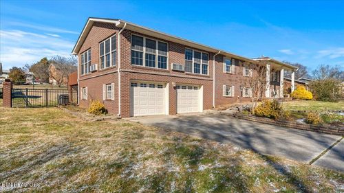 406 Iroquois Ln, Seymour, TN, 37865-5009 | Card Image