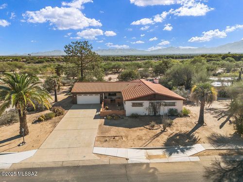 735 S La Huerta, Green Valley, AZ, 85614 | Card Image