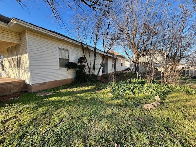 2711 Avenue V, House other with 3 bedrooms, 2 bathrooms and 3 parking in Snyder TX | Image 9