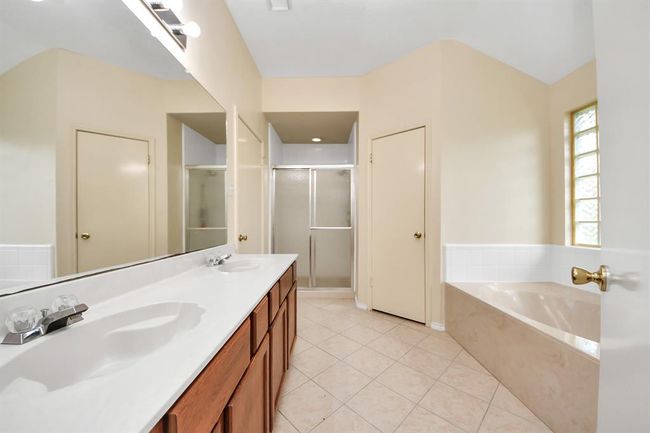 4516 Teal Glen St, House other with 3 bedrooms, 2 bathrooms and null parking in Pearland TX | Image 11