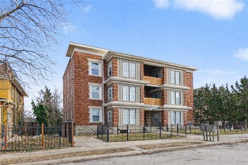 3227 Central Street, Kansas City, MO, 64111 | Card Image