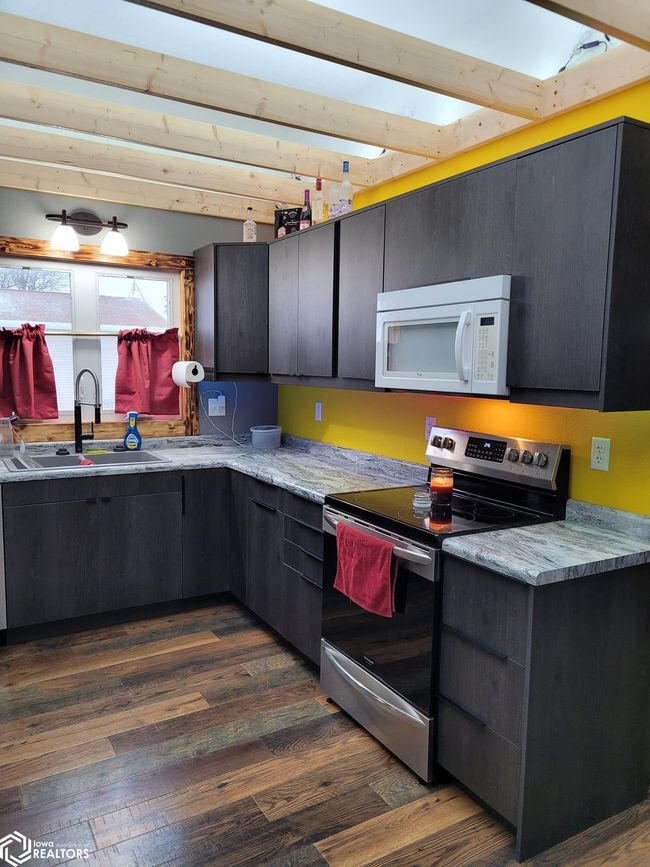 308 E Jackson St, House other with 2 bedrooms, 1 bathrooms and null parking in Sigourney IA | Image 4