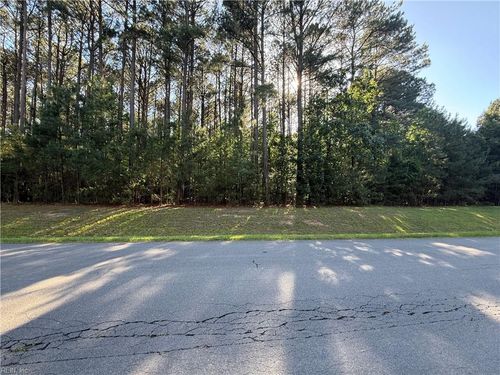 1220 Lawnes Neck Dr, Smithfield, VA, 23430-5540 | Card Image