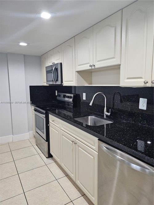 apt-412-6930 Nw 186th St, Hialeah, FL, 33015-3232 | Card Image