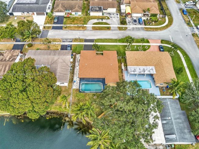 8910 Nw 7 Th Ct, House other with 3 bedrooms, 2 bathrooms and null parking in Pembroke Pines FL | Image 54