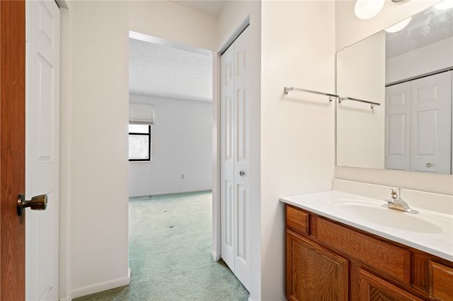 Full bath off primary bedroom with additional access to hallway | Image 16