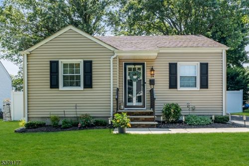 28 Koehler Dr, South Bound Brook, NJ, 08880-1305 | Card Image