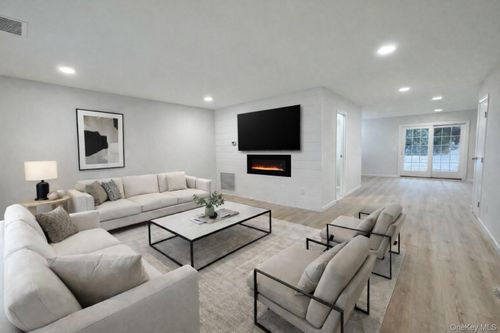 46 Blue Point Rd E, Holtsville, NY, 11742-2247 | Card Image