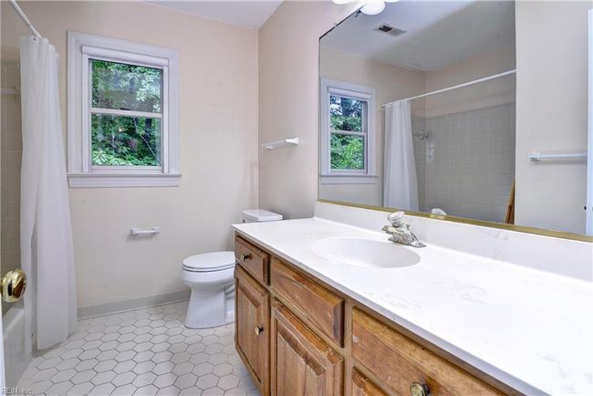Second floor hall bath | Image 29