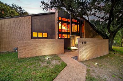 The front entry of the home features two courtyards opening to each other as you enter. | Image 2