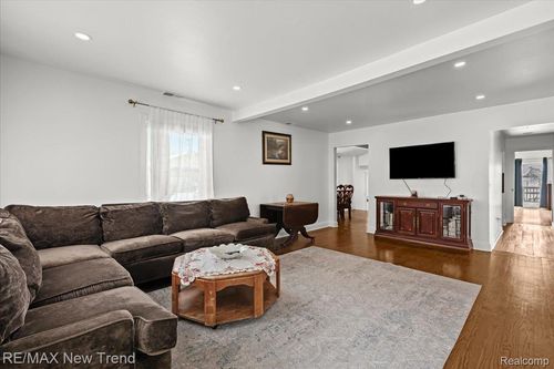 33503 Stocker St, Farmington Hills, MI, 48335-5363 | Card Image
