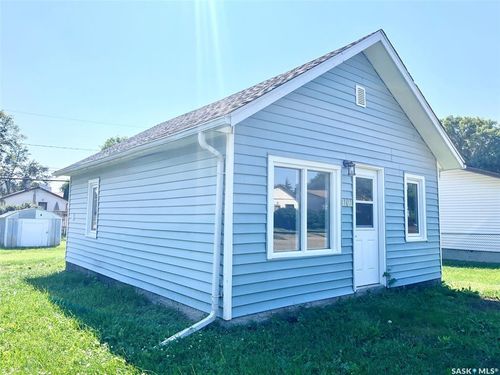 1101 12th St W, Prince Albert, SK, S6V3E3 | Card Image