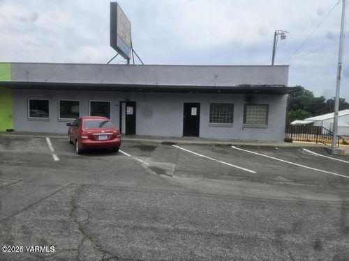 310 Main St, Granger, WA, 98932-9358 | Card Image