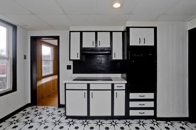 369 - 367 E Columbus Ave, Home with 9 bedrooms, 3 bathrooms and 3 parking in Springfield MA | Image 12