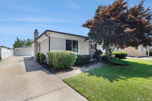 40034 Kristen Dr, Sterling Heights, MI, 48310-1926 | Card Image