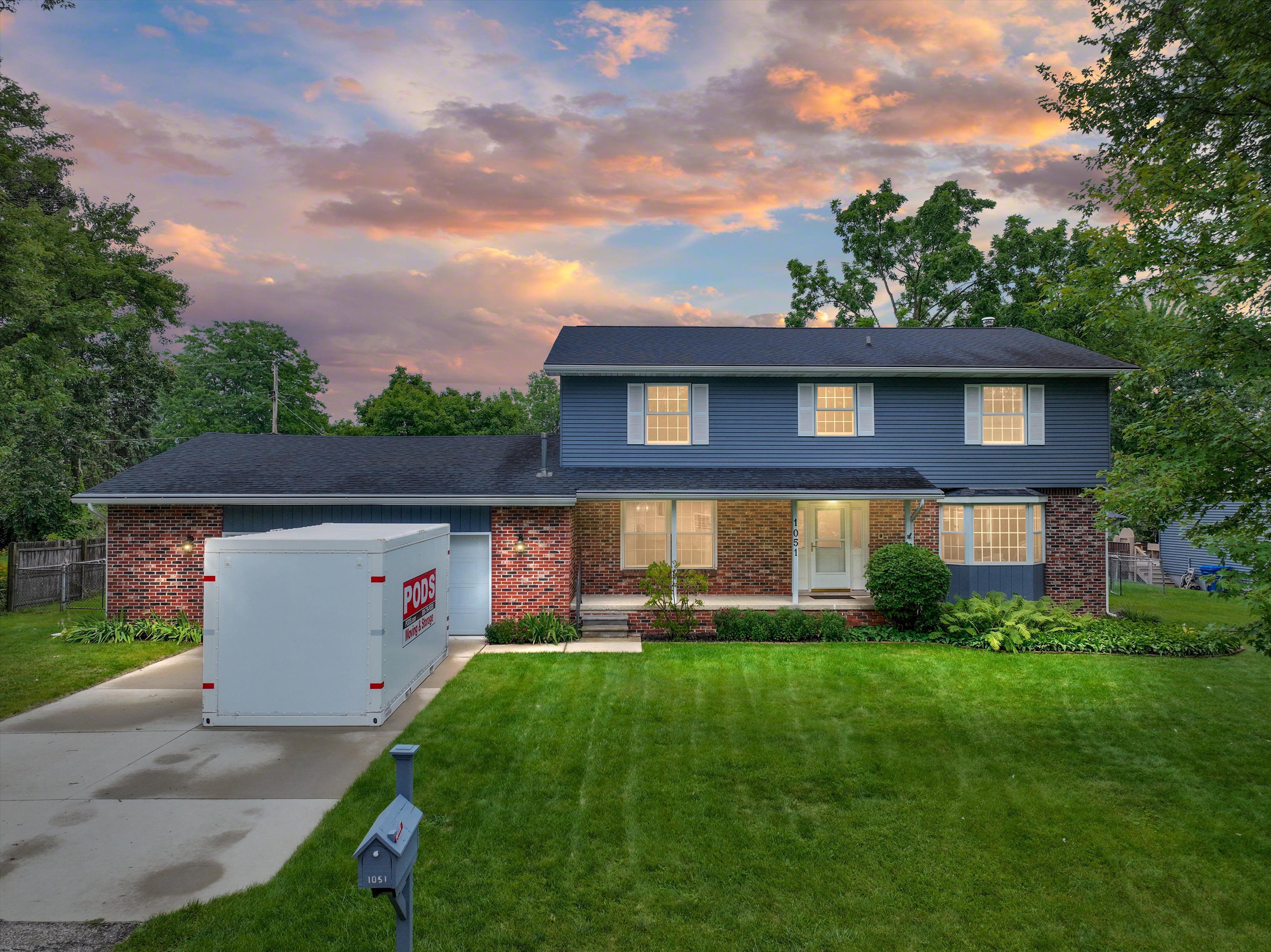 Charest Ave, Waterford, MI 48327