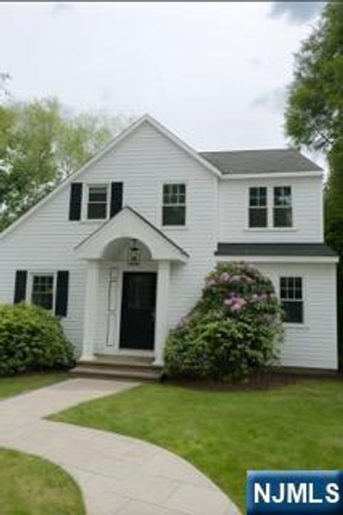 15 Lois Ave, Demarest, NJ, 07627-2219 | Card Image