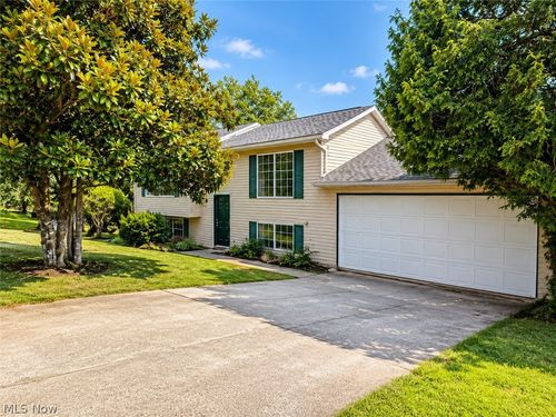 105 Walnut Ridge Dr, Little Hocking, OH, 45742-5376 | Card Image