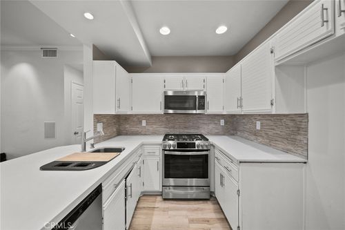 101-24123 Del Monte Dr, Valencia, CA, 91355-3819 | Card Image