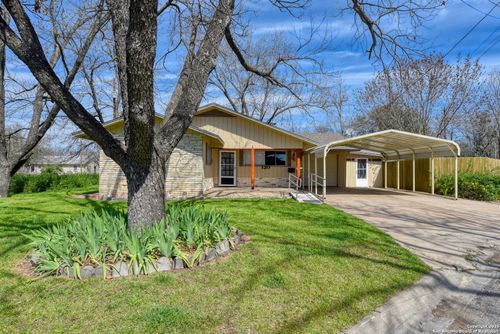 120 Travis St, Kerrville, TX, 78028-5547 | Card Image