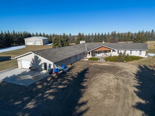 39060A Range Road 270, Home with 2 bedrooms, 2 bathrooms and 4 parking in Rural Red Deer County AB | Card Image
