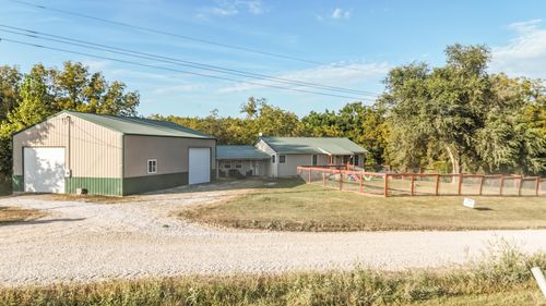 2065 County Road 2320, MOBERLY, MO, 65270-5425 | Card Image