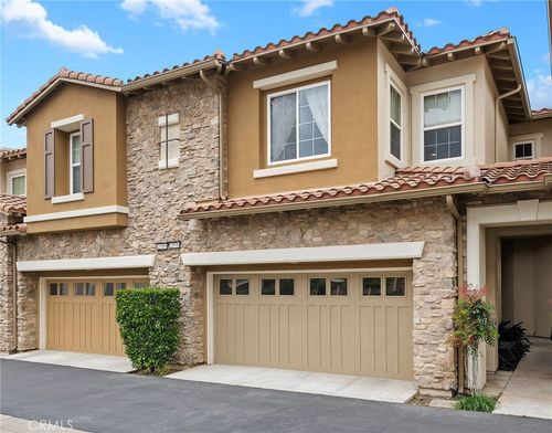 21976 Cortina Pl, Chatsworth, CA, 91311-2842 | Card Image