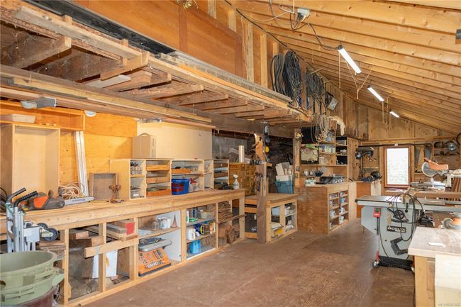 Workshop on the lowest level with separate entrance, separate gate to drive up to the workshop | Image 71