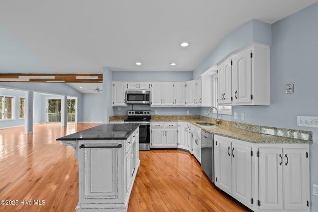 565 Lake Forest Dr Se, House other with 3 bedrooms, 3 bathrooms and 2 parking in Pinehurst NC | Image 12