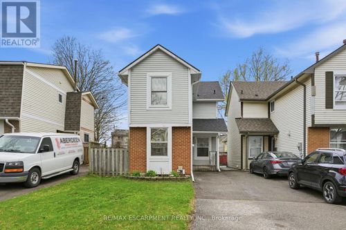 16 Enfield Cres, Brantford, ON, N3P1B2 | Card Image