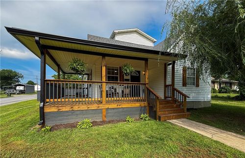 526 West St, Nevada, MO, 64772-3261 | Card Image