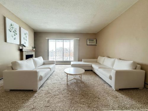 apt-345-1640 Highway 36 W, Roseville, MN, 55113-4051 | Card Image