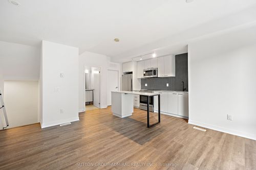 th5-10 Ed Clark Gdns, Toronto, ON, M6N0B5 | Card Image