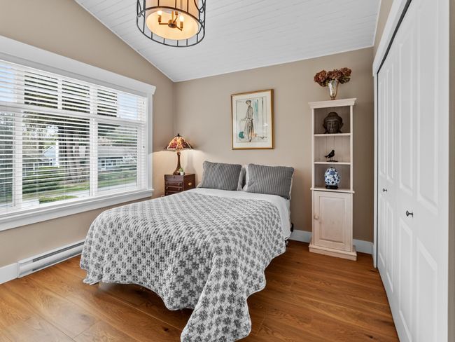 1388 Oakwood Crescent, House other with 5 bedrooms, 3 bathrooms and 4 parking in North Vancouver BC | Image 11