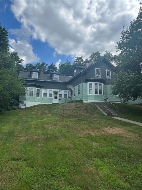 40 Youngs Ave, West Warwick, RI, 02893-4616 | Card Image
