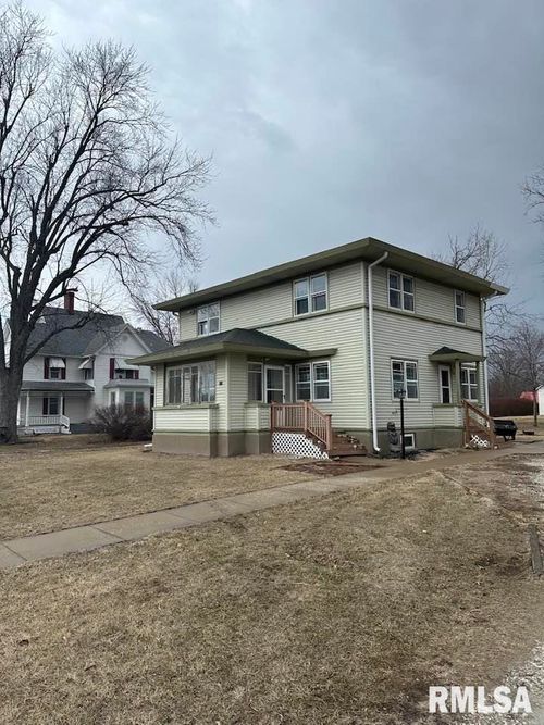 213 N Illinois St, Camp Point, IL, 62320-1047 | Card Image