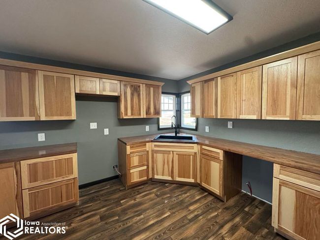 19229 Highway 5, Home with 4 bedrooms, 2 bathrooms and 2 parking in Centerville IA | Image 48
