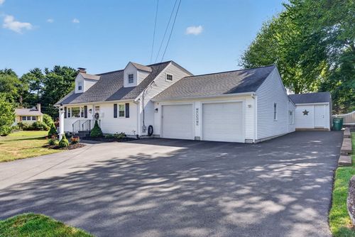 81 Juniper Dr, Norwood, MA, 02062-5661 | Card Image