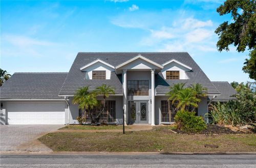 318 Oakwood Cir, Englewood, FL, 34223-2010 | Card Image