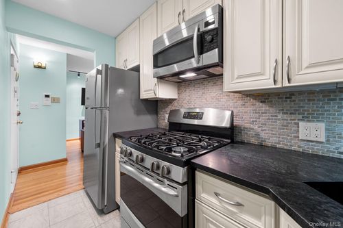 apt-102-66 80th St, Middle Village, NY, 11379-2739 | Card Image