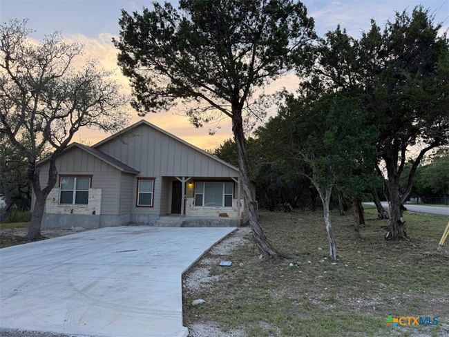 Front view of home, with great driveway and parking area. | Image 28