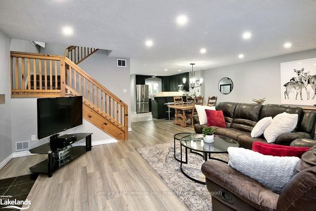 539 Oxbow Cres, Condo with 4 bedrooms, 1 bathrooms and 1 parking in Collingwood ON | Image 14