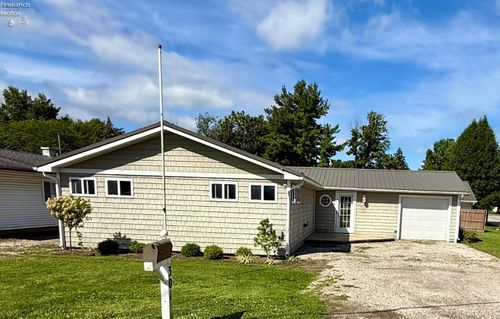 301 Gumwood Rd, Huron, OH, 44839-1330 | Card Image