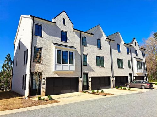 392 Clark Xing, Sandy Springs, GA, 30328-2204 | Card Image