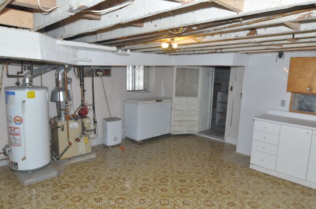 195 Montrose Ave, House attached with 3 bedrooms, 2 bathrooms and null parking in Toronto ON | Image 32