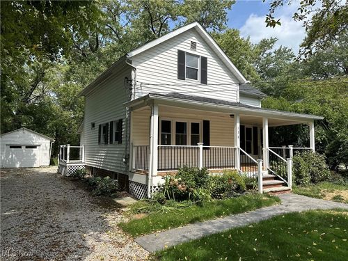 138 Court St, Chardon, OH, 44024-1210 | Card Image